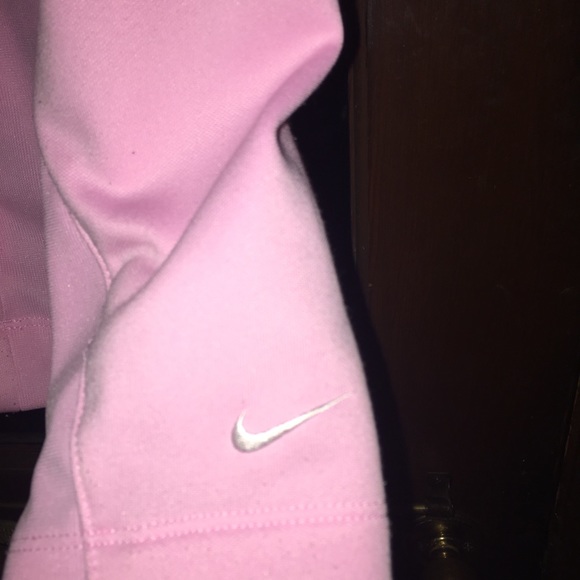 Nike - Picture 2 of 4